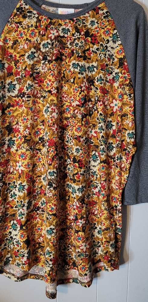 Lularoe top L